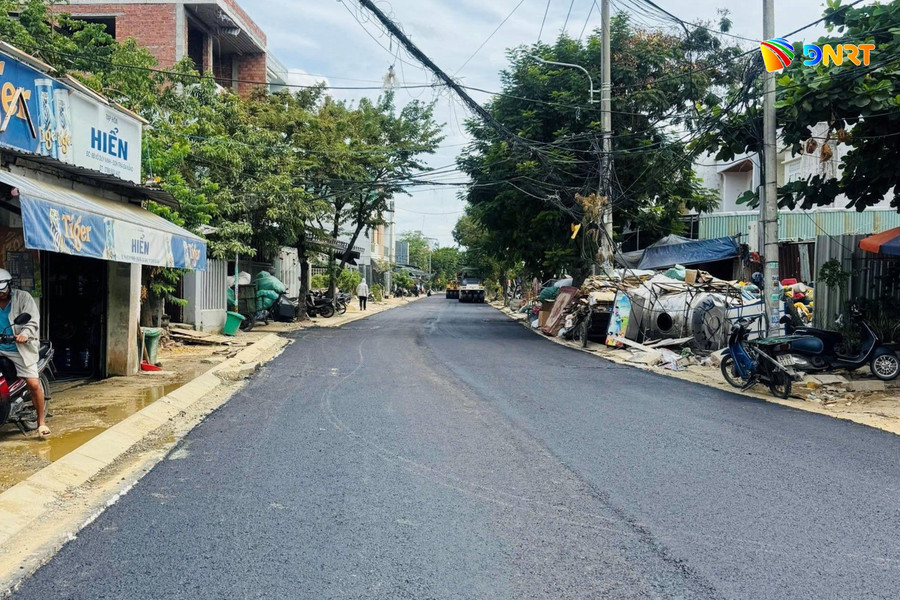 Hoàn thành thảm nhựa tuyến đường Võ Duy Ninh (phường Sơn Trà)
