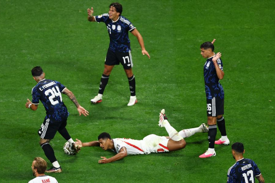 Argentina và 29 lần thi triển nghệ thuật hắc ám khiến tuyển Anh nghẹt thở