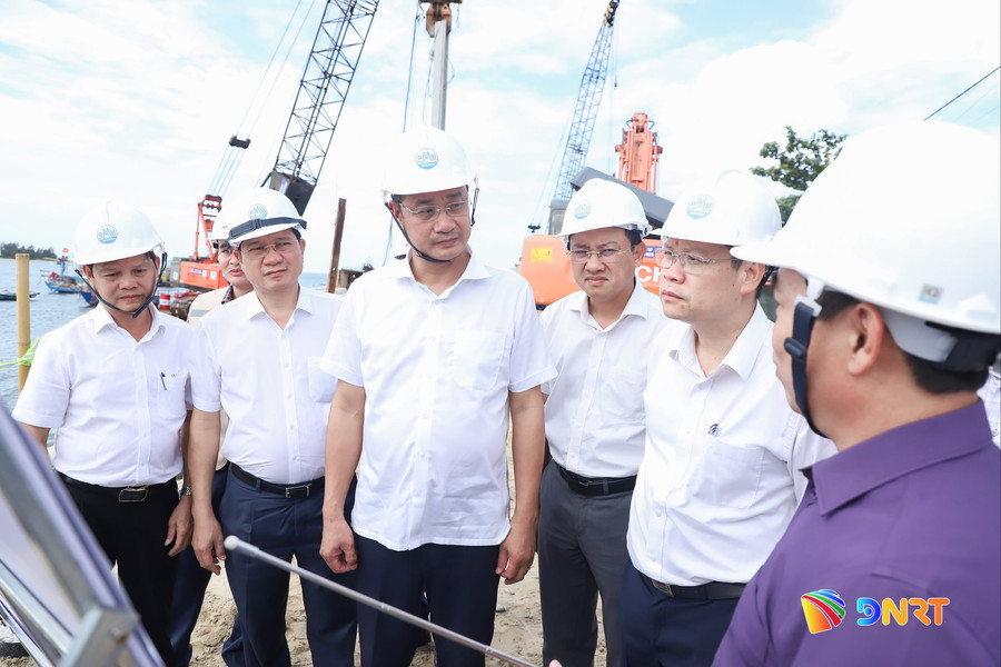 Đẩy nhanh tiến độ thi công tuyến kè bảo vệ sông Thu Bồn khu vực An Lương và bờ biển Hội An