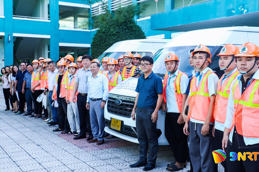 Giáo viên, sinh viên Trường Cao đẳng Đà Nẵng xuất quân hỗ trợ các trường phổ thông liên cấp miền núi