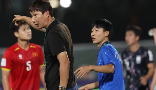 HLV Kim Sang-sik và 'tấm khiên' thép: Triết lý thực dụng cho tham vọng vô địch AFF Cup 2026