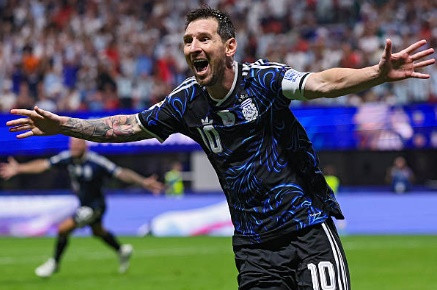 Lionel Messi và nghệ thuật điều binh: Cách 'lão tướng' 39 tuổi bẻ gãy binh pháp của người Anh