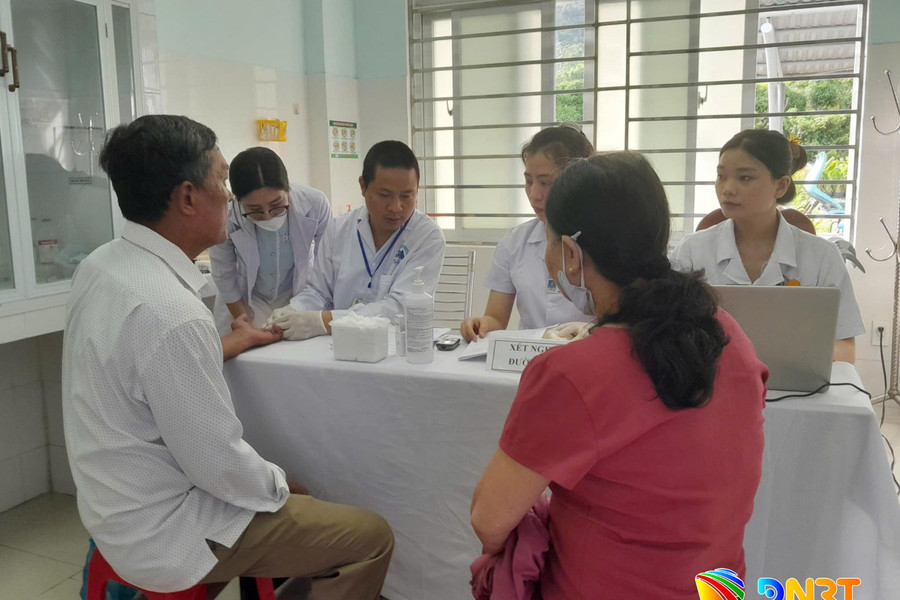 Chăm sóc sức khỏe toàn diện cho người cao tuổi