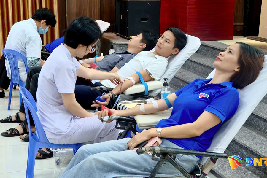 Gần 300 tình nguyện viên phường Cẩm Lệ tham gia hiến máu tình nguyện