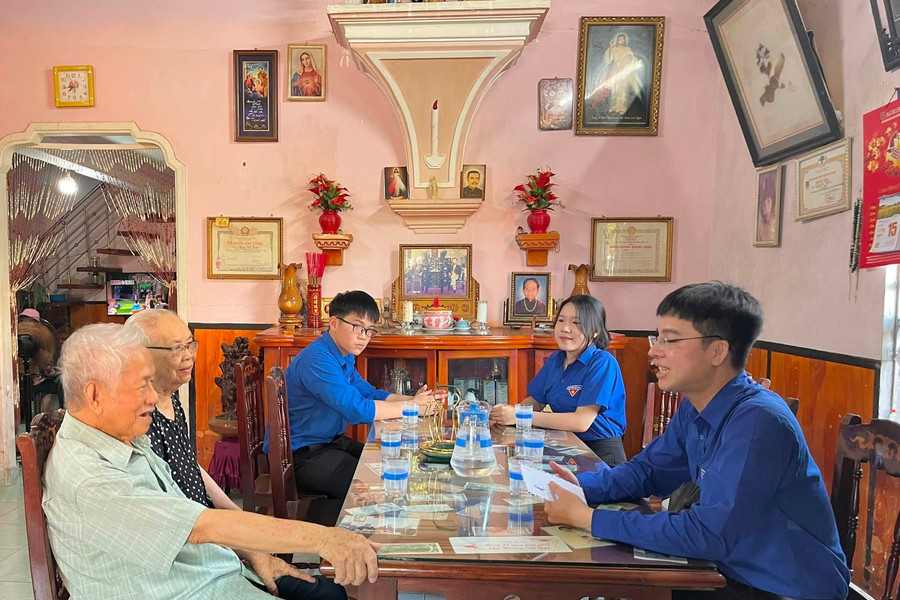 Tháng Bảy nghĩa tình dưới màu áo xanh thanh niên