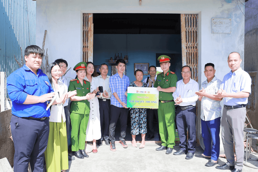 Phòng Kỹ thuật hình sự Công an Hà Nội tri ân gia đình chính sách tại Đà Nẵng