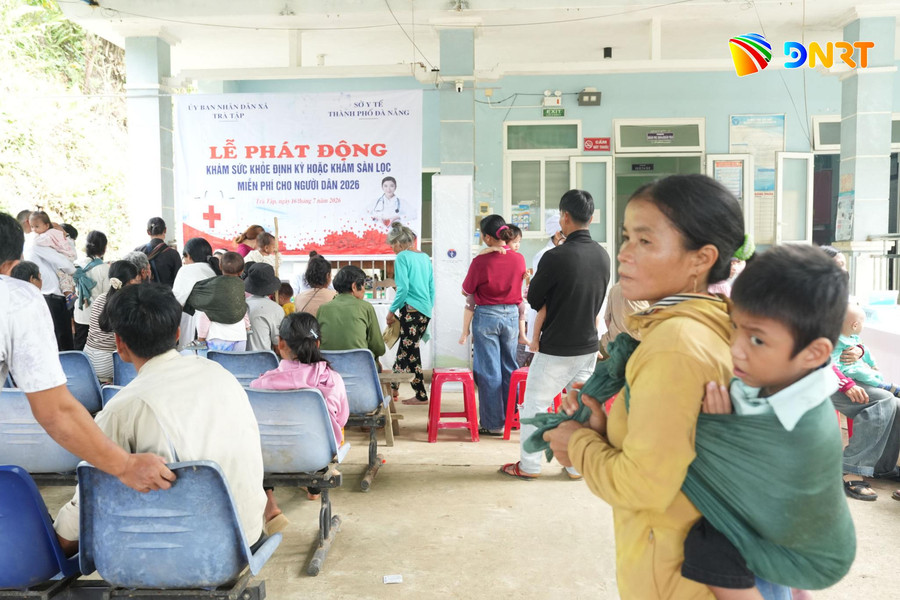 Khám sức khỏe định kỳ người dân vùng cao Trà Tập