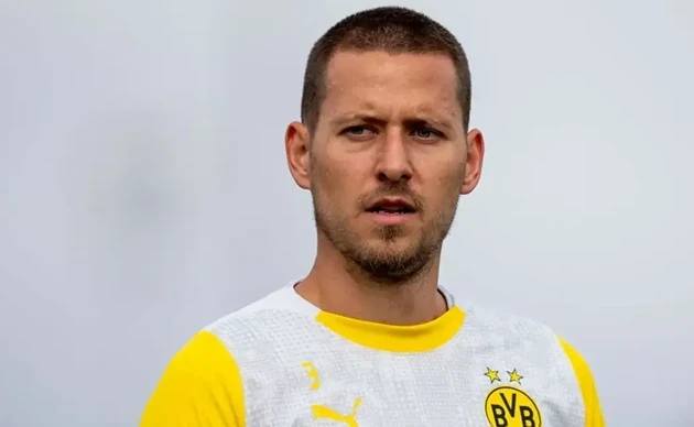 Manchester United dẫn đầu cuộc đua giành Waldemar Anton với giá 35 triệu bảng
