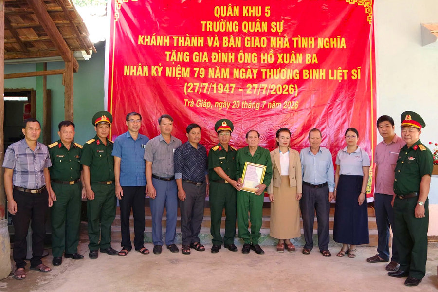 Trường Quân sự Quân khu 5 bàn giao nhà tình nghĩa