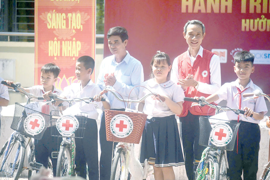 Đưa yêu thương đến đúng địa chỉ
