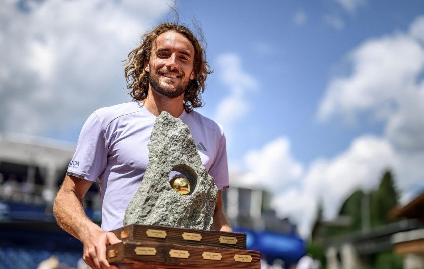 Stefanos Tsitsipas đăng quang tại Gstaad: Chấm dứt 16 tháng khát danh hiệu và lời khẳng định từ vực thẳm