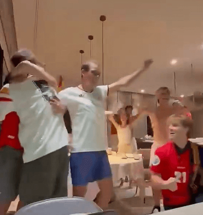 Rafael Nadal và nghi vấn mặc áo fake ăn mừng chức vô địch World Cup của Tây Ban Nha