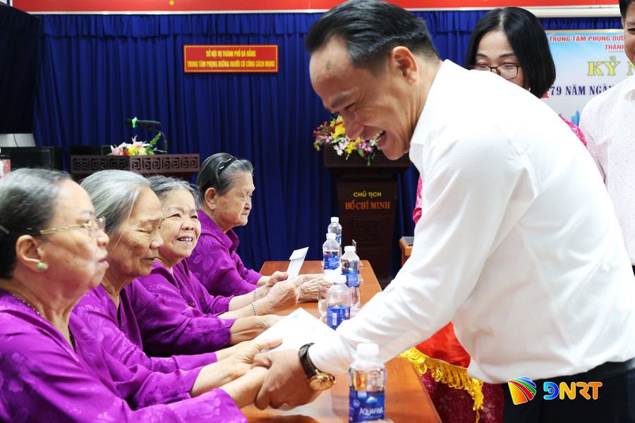 Phó Bí thư Thường trực Thành ủy Nguyễn Đình Vĩnh thăm Trung tâm Phụng dưỡng người có công cách mạng