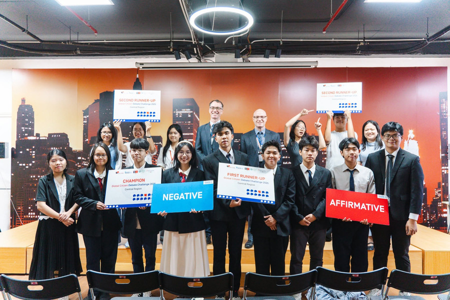 Swinburne Vietnam tổ chức cuộc thi tranh biện tiếng Anh quy mô lớn cho học sinh khu vực miền Trung