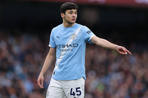 Man City gia hạn hợp đồng với Khusanov và Jeremy Doku đến năm 2031