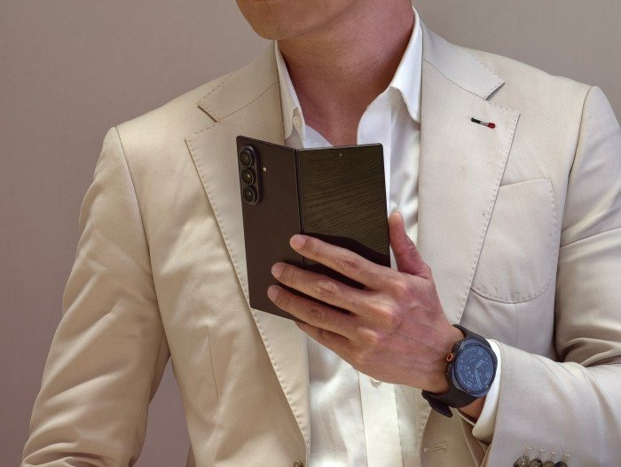 Galaxy Z Fold8 Ultra: Đột phá màn hình không nếp gấp và sức mạnh từ Agentic AI