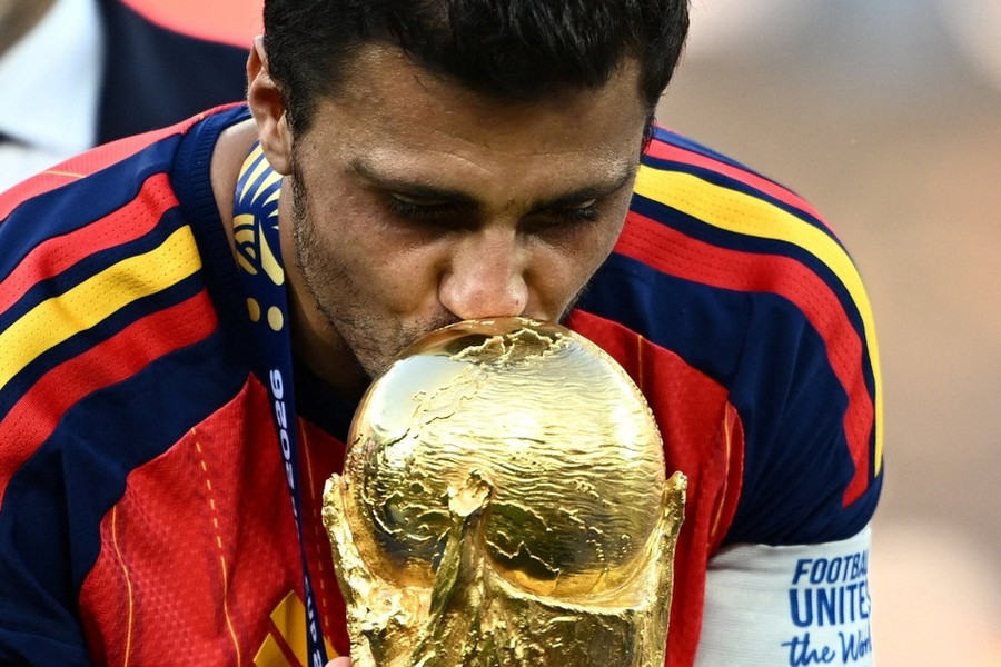 Đội hình hay nhất World Cup 2026 do fan bình chọn: Cú sốc Vozinha và tranh cãi Messi