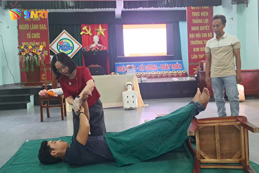 Trang bị kỹ năng phòng, chống thiên tai và sơ cấp cứu cho giáo viên