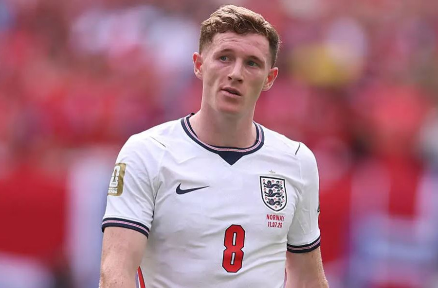 Elliot Anderson kích hỏa derby Manchester bằng tuyên bố đắt giá 116 triệu bảng