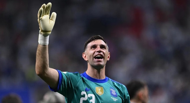 Aston Villa hét giá 12 triệu euro cho Emiliano Martinez khiến Juventus bế tắc