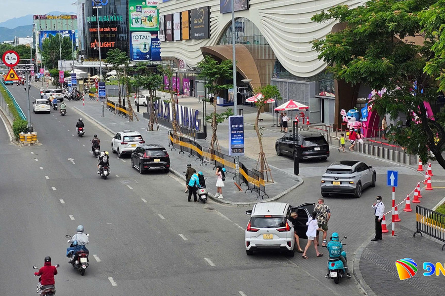 Nguy cơ mất an toàn giao thông tại trung tâm thương mại AEON Mall