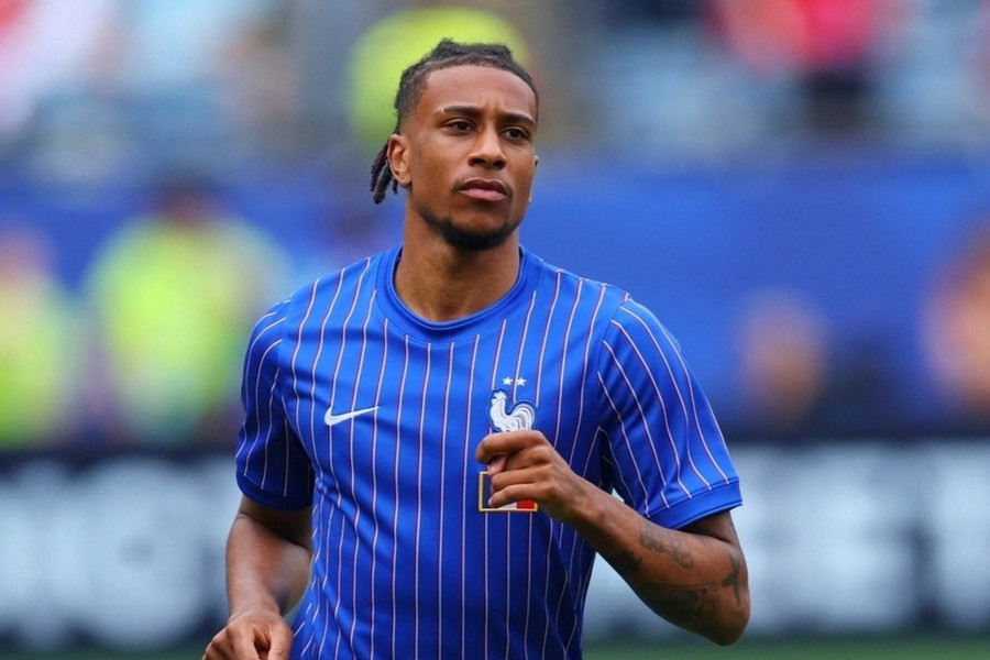 Michael Olise lập cú hat-trick kiến tạo lịch sử ở ba đấu trường lớn