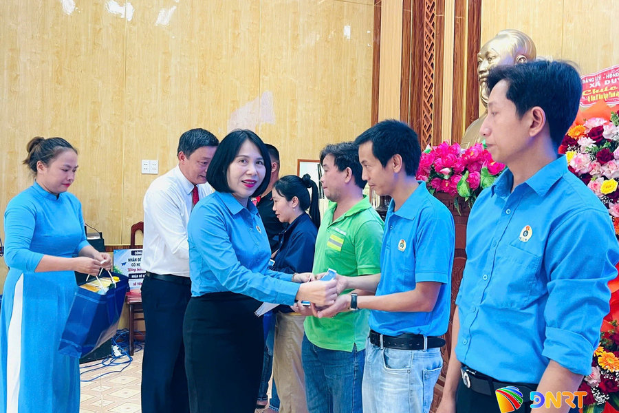 Công đoàn xã Duy Xuyên huy động hơn 2,2 tỷ đồng hỗ trợ đoàn viên khó khăn