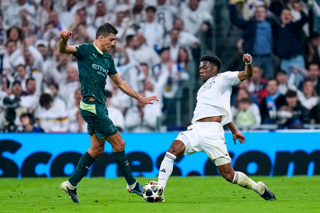 Real Madrid tìm kiếm sự hoàn hảo: Tại sao Tchouameni chỉ là mỏ neo, còn Rodri là động cơ vận hành?