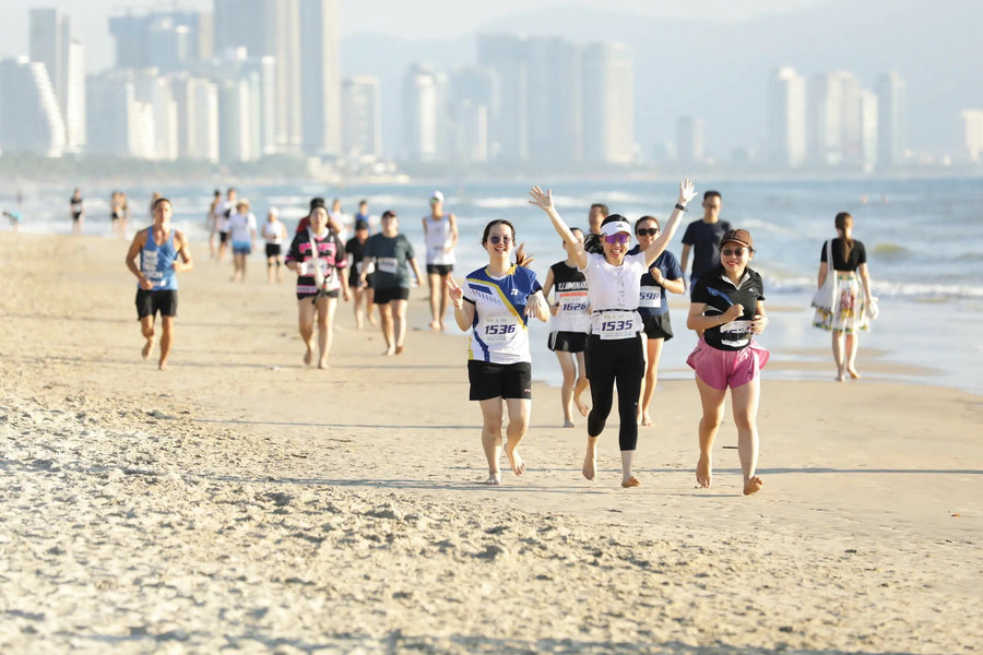 2,000 runners to join 2026 Barefoot Beach Run