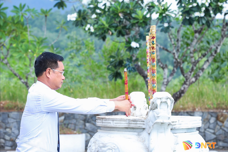 Lãnh đạo thành phố Đà Nẵng viếng, tưởng niệm các anh hùng liệt sĩ tại Khu di tích vụ thảm sát Vĩnh Trinh
