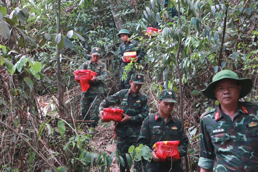 Không quên người nằm xuống
