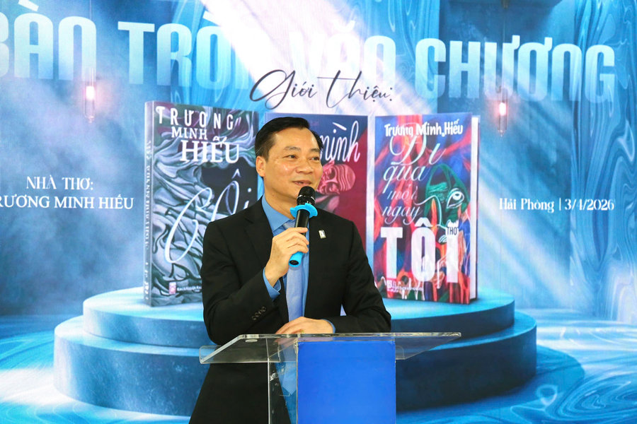 Giọng thơ reo vui trên thành phố cảng