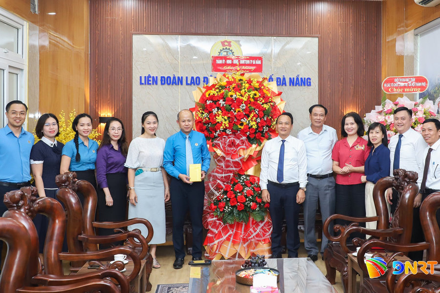 Lãnh đạo thành phố thăm, chúc mừng 97 năm ngày thành lập Công đoàn Việt Nam
