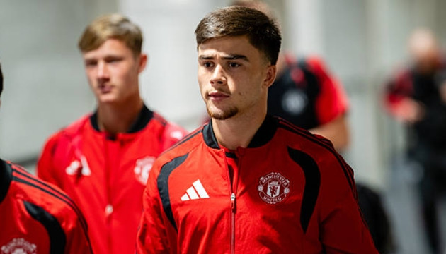 Manchester United rao bán Harry Amass giá 6 triệu bảng sau cú đổi trục chiến thuật