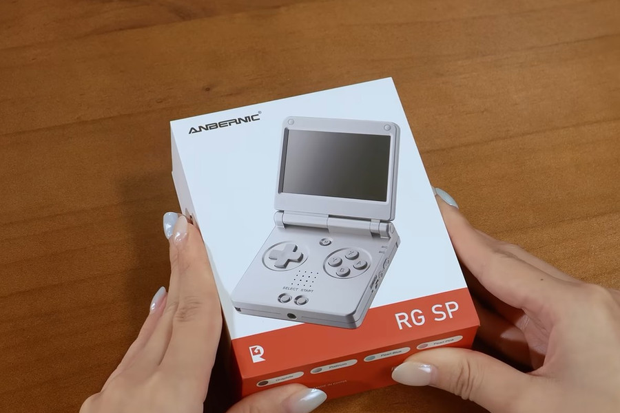 Anbernic RG SP: Máy chơi game gập lấy cảm hứng Game Boy Advance SP có gì đáng chú ý?