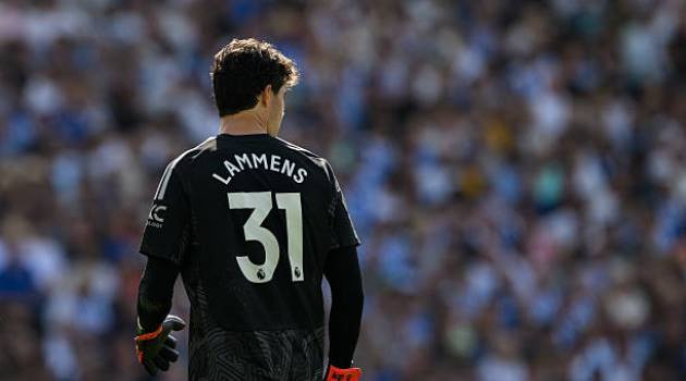 Manchester United được khuyên bổ sung thủ môn giàu kinh nghiệm bên cạnh Senne Lammens