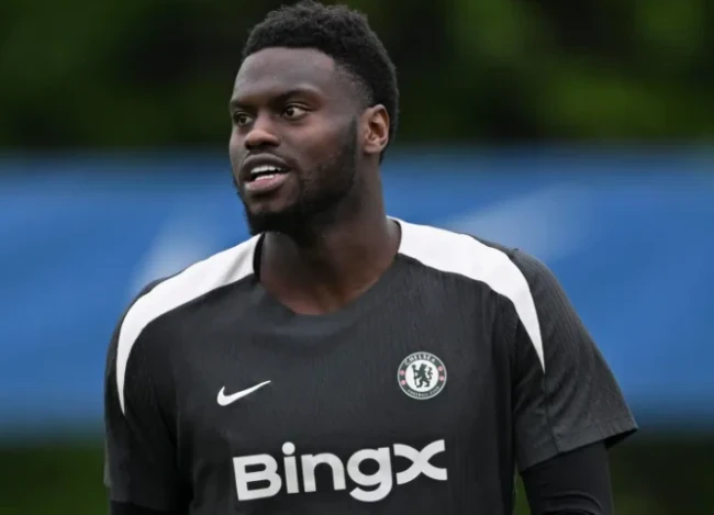 Napoli muốn mượn Benoit Badiashile từ Chelsea với phí dự kiến 3 triệu euro một mùa