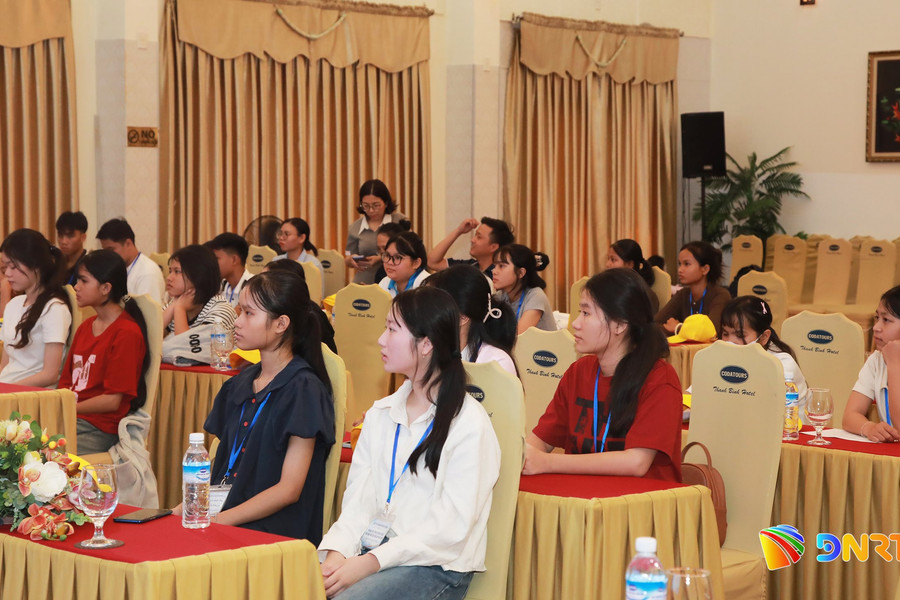 Đà Nẵng gặp mặt đoàn trẻ em có hoàn cảnh khó khăn đi báo công với Bác Hồ