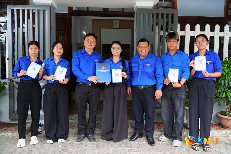 Tuổi trẻ Đà Nẵng đồng loạt ra quân mang dịch vụ công trực tuyến đến từng hộ dân