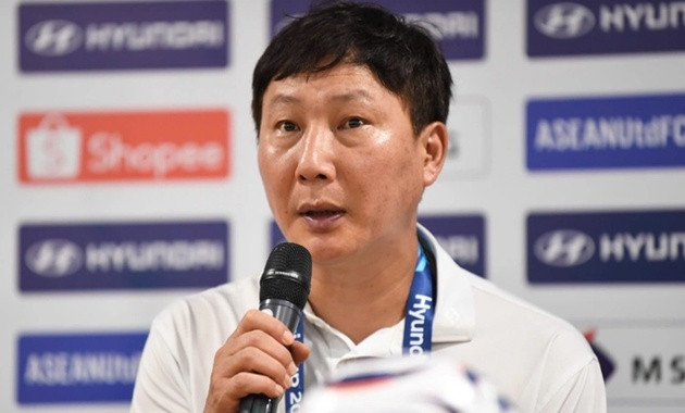 HLV Kim Sang-sik thẳng thắn về Đình Bắc và liên minh AFC phản đối FIFA 20 tỷ USD