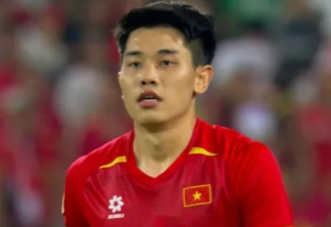 HLV Kim Sang-sik rút Đình Bắc ở phút 41: Bài học kỷ luật khắc nghiệt tại ASEAN Cup