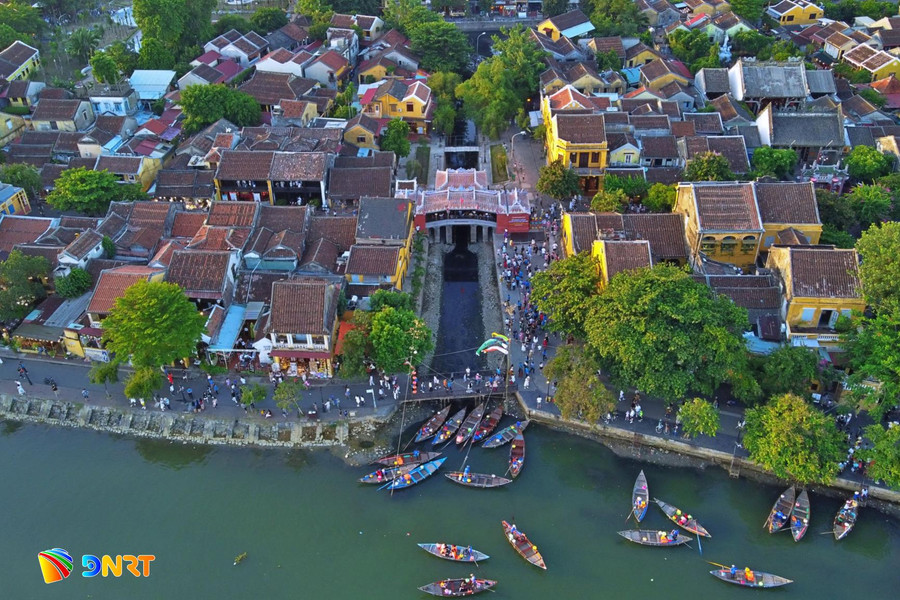 Nắng thơm lòng phố Hội