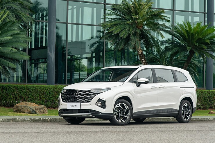 Đánh giá chi tiết Hyundai Custin: MPV cỡ trung cho gia đình với giá từ 820 triệu đồng