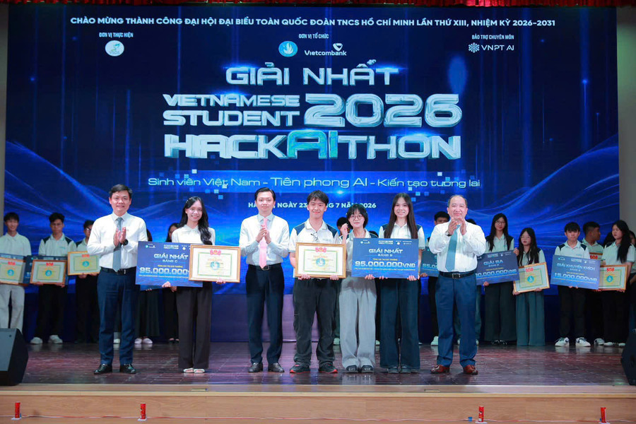 Nữ sinh Bách khoa Đà Nẵng giành giải Nhất cuộc thi AI toàn quốc