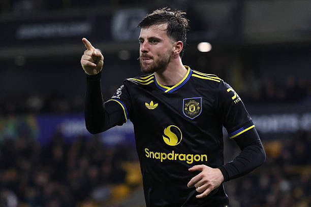 Carrick biến Mason Mount thành tiền vệ trung tâm: Tín hiệu cách mạng tại Man Utd