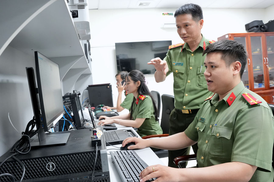 Lá chắn trên không gian số