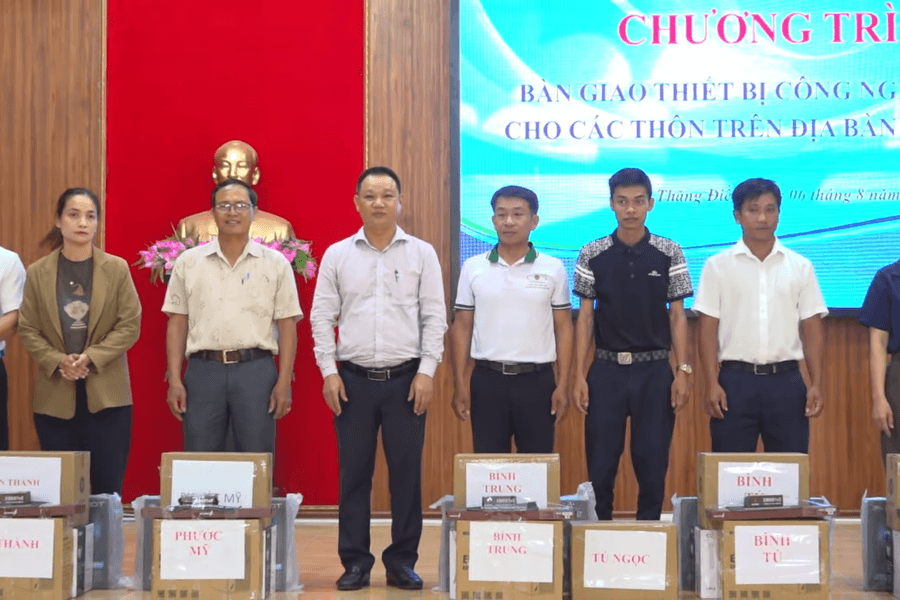 Thăng Điền bàn giao thiết bị công nghệ cho 11 thôn