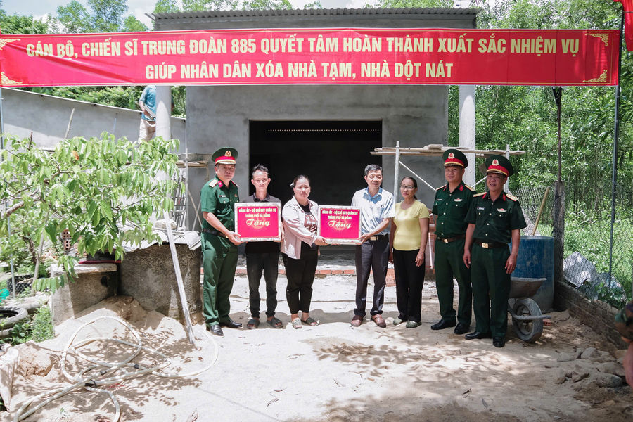 Vì nghĩa cử nhân văn