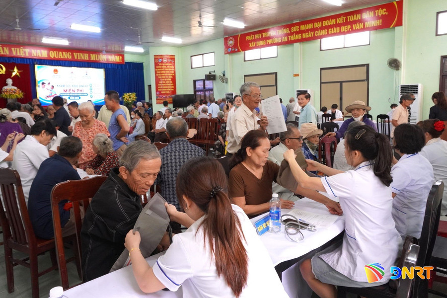 Phường An Thắng tổ chức khám sức khỏe định kỳ miễn phí cho người dân