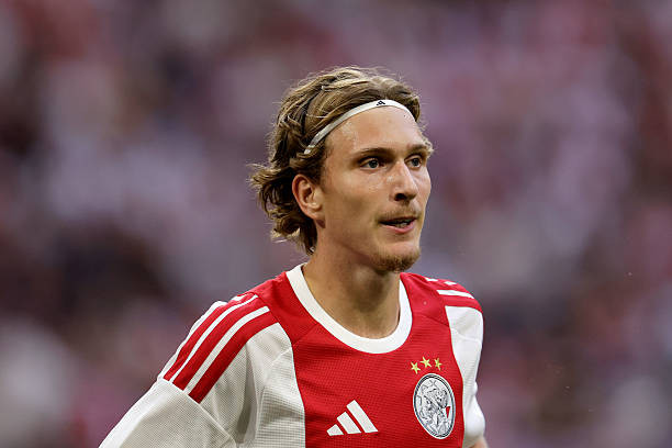 Thương vụ Mika Godts: Cuộc đua ngầm giữa Barcelona, Bayern Munich và bến đỗ tiềm năng PSG